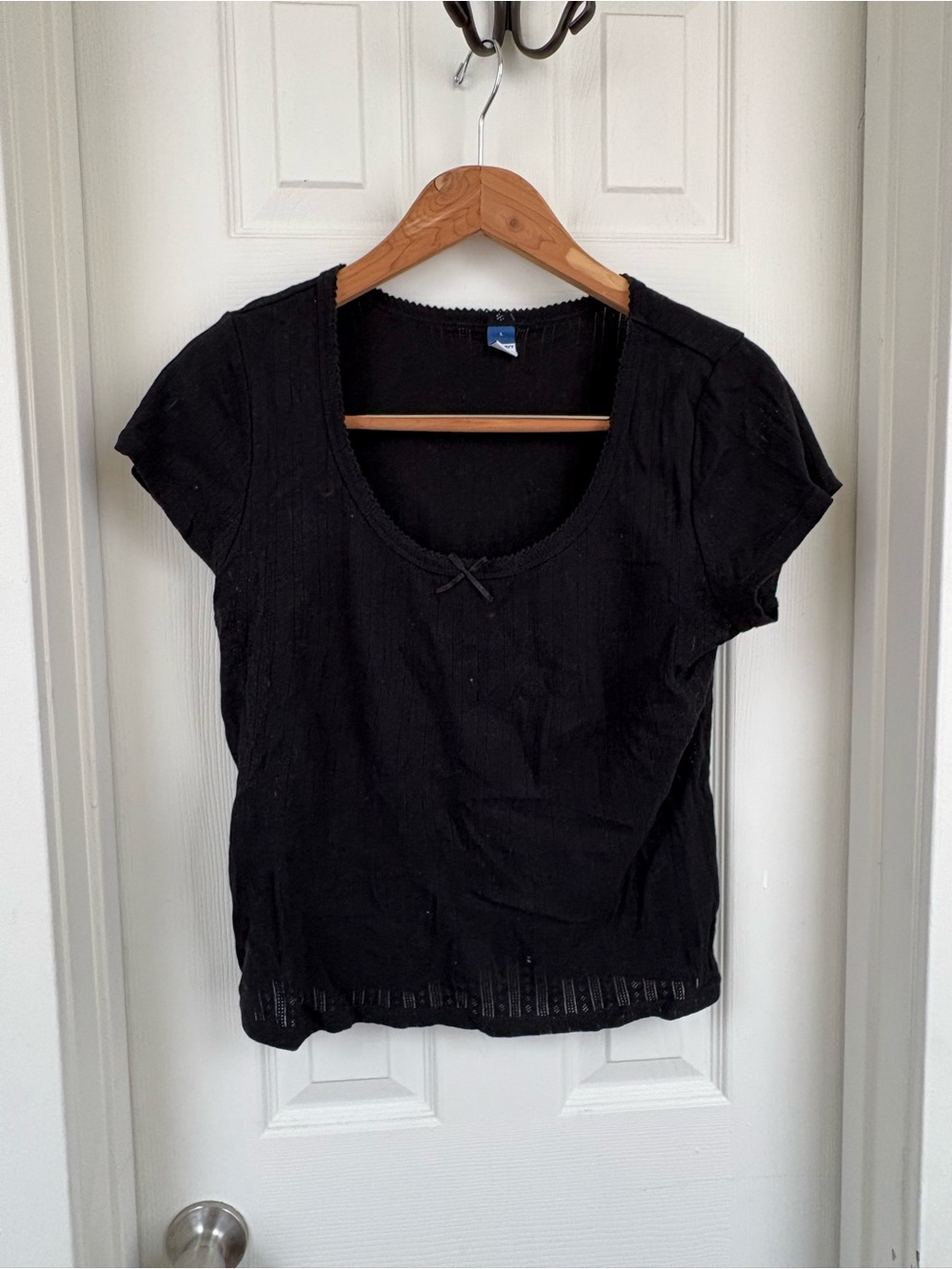 Old Navy Black Short Sleeve Scoop Neck Tee with Bow Trim